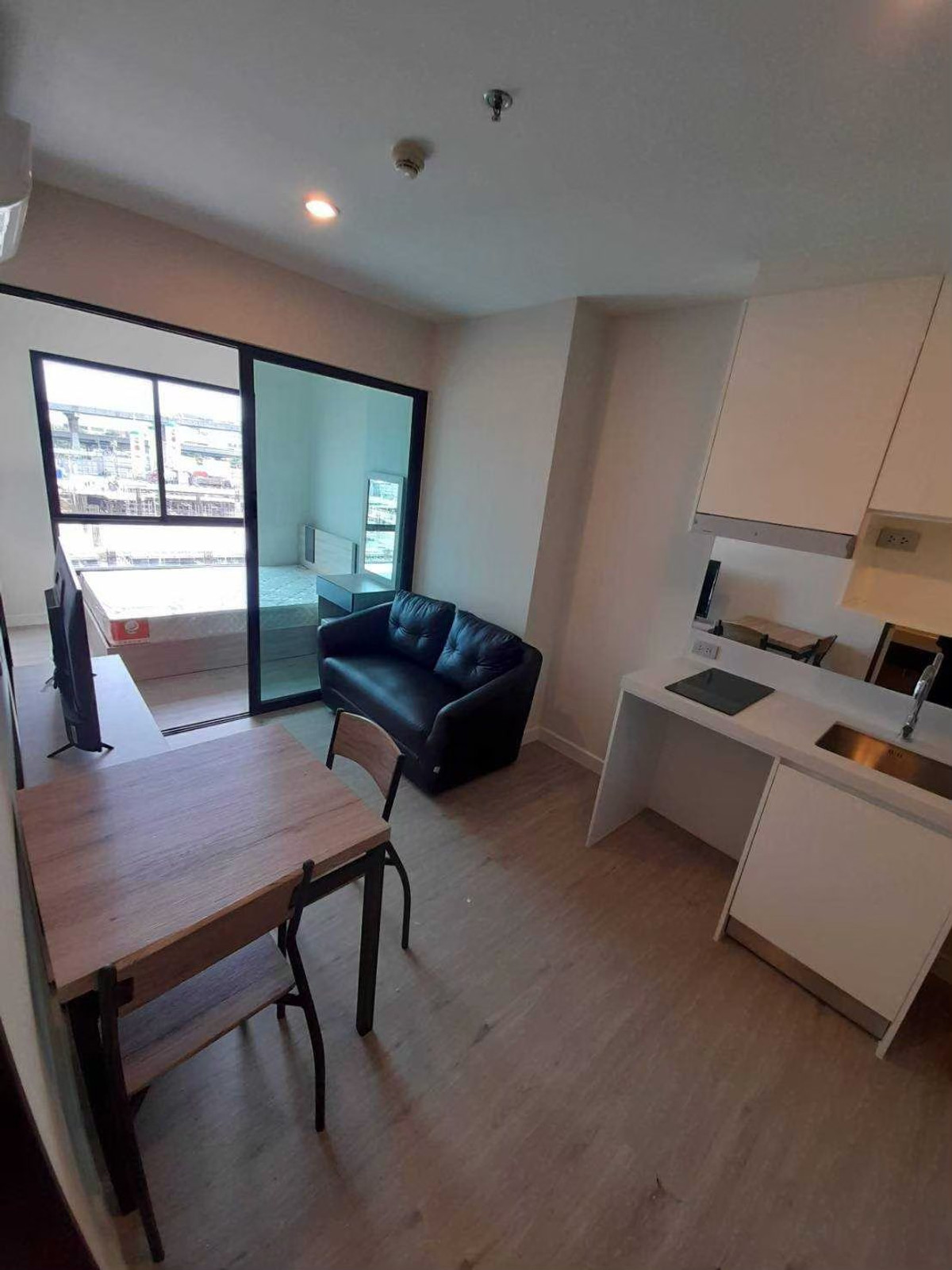 ให้เช่าคอนโดอ่อนนุช อุดมสุข : 🔥🔥🔥 ให้เช่า The Sky สุขุมวิท 🔥🔥🔥  📍 | ขนาด 26.36 ตร.ม. 🏢 1 ห้องนอน | 1 ห้องน้ำ | ชั้น 4 ห้องแบ่งเป็นสัดส่วน มีกระจกกั้น