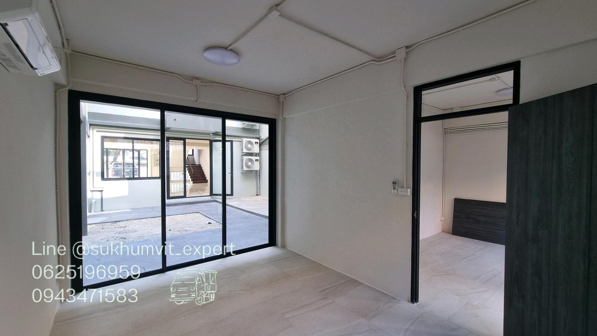 For RentHome OfficeSukhumvit, Asoke, Thonglor : For Rent: Large Building, Total Area 300 sq.m., 2 BuildingsSuitable for showroom, studio, restaurant, office, and various types of businesses