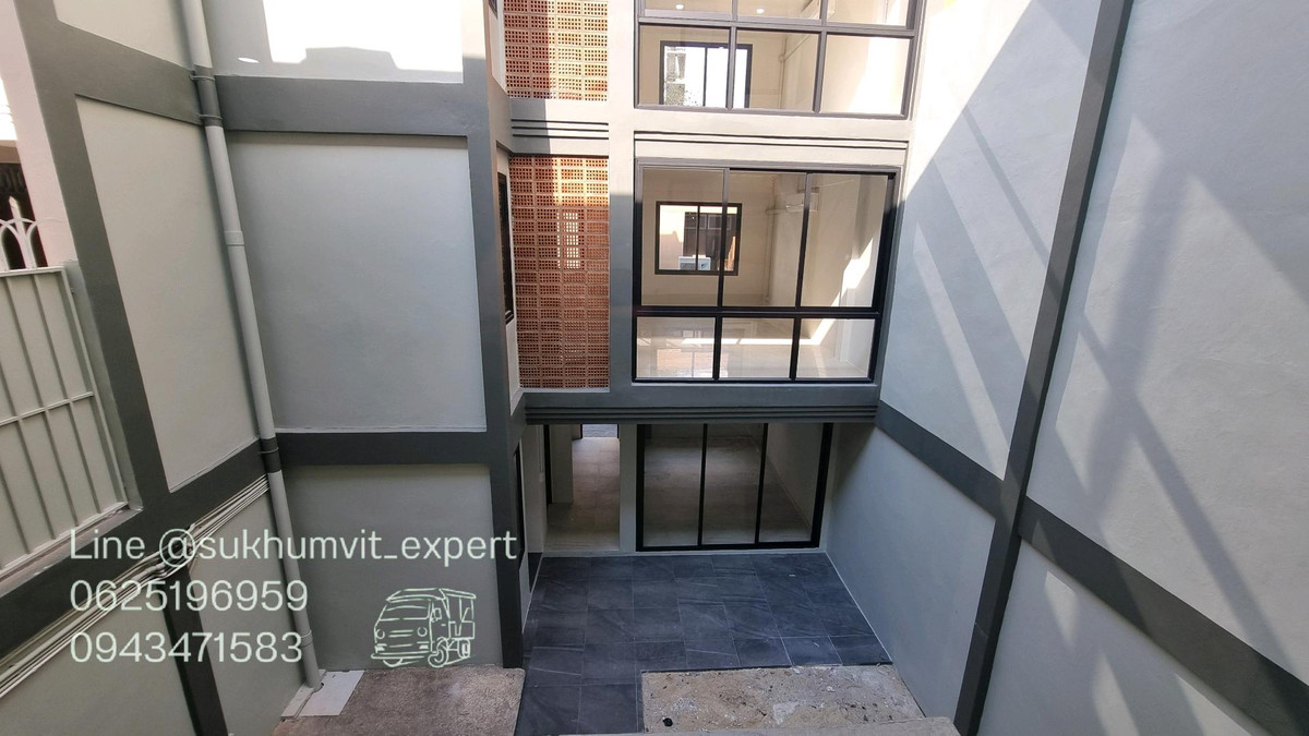 For RentHome OfficeSukhumvit, Asoke, Thonglor : For Rent: Large Building, Total Area 300 sq.m., 2 BuildingsSuitable for showroom, studio, restaurant, office, and various types of businesses