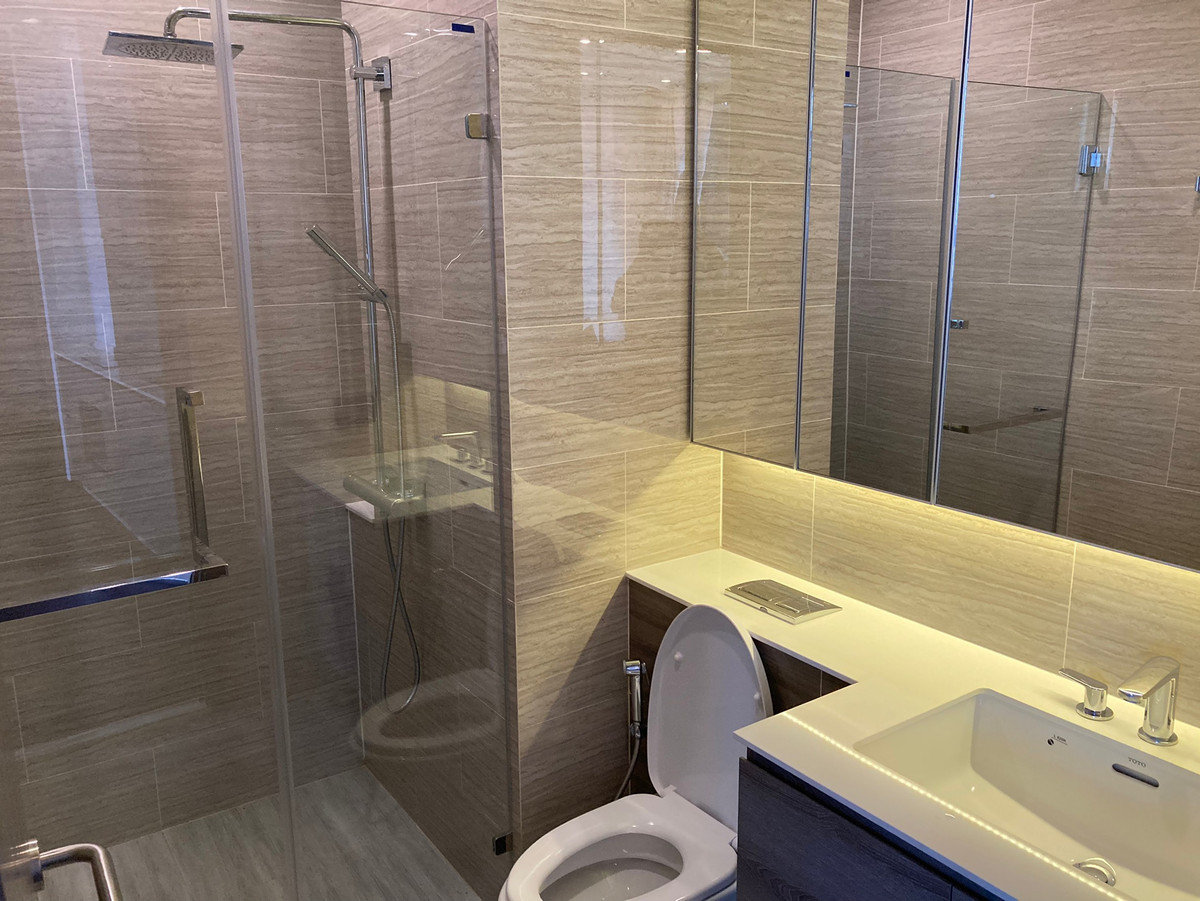 For RentCondoOnnut, Udomsuk : Condo for Rent Whizdom Essence Monthly 100,000 THB.