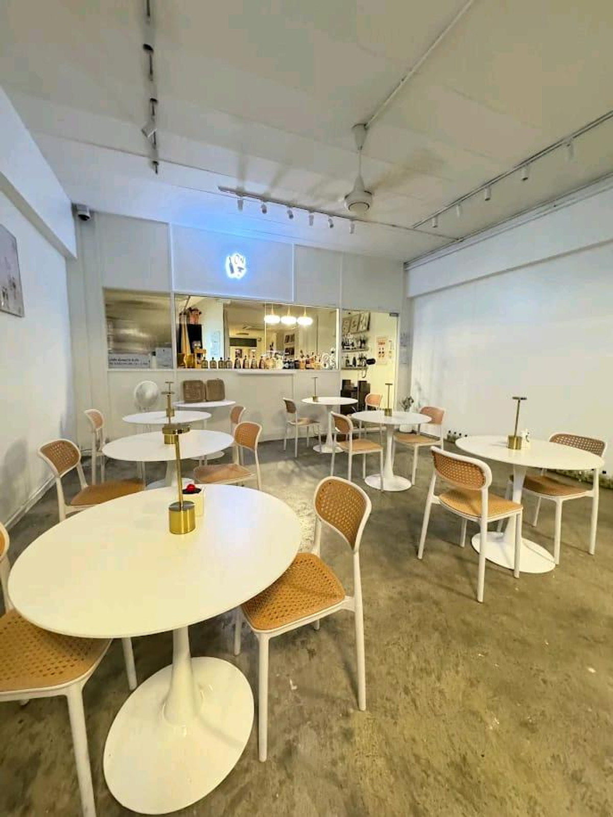 For RentShop HouseSukhumvit, Asoke, Thonglor : ✨️ For Rent 📍Park Avenue Ekkamai | 70 sq m., ground floor, decorated, ready to start a business, open shop 24 hours. 💡 – 125K