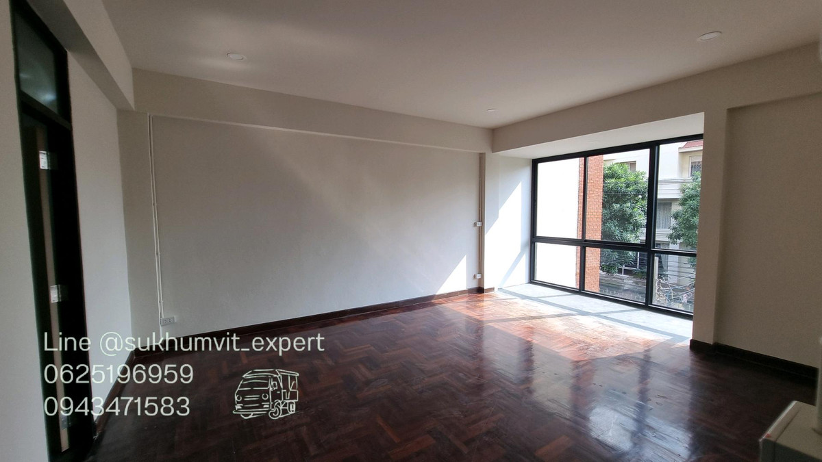 For RentHome OfficeSukhumvit, Asoke, Thonglor : For Rent: Large Building, Total Area 300 sq.m., 2 BuildingsSuitable for showroom, studio, restaurant, office, and various types of businesses