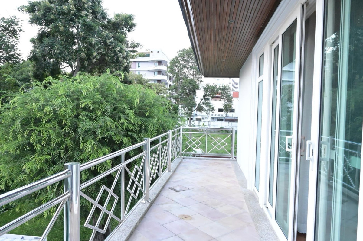 ขายบ้านพัทยา บางแสน ชลบุรี สัตหีบ : 🔥ขาย บ้านเดี่ยวหรู พัทยา เขาพระตำหนัก พร้อมสระว่ายน้ำ | 4 ห้องนอน 5 ห้องน้ำ | ใกล้หาดยินยอม ใกล้ทะเล | เหมาะอยู่อาศัย & ลงทุน | ที่ดินเกือบ 1 ไร่