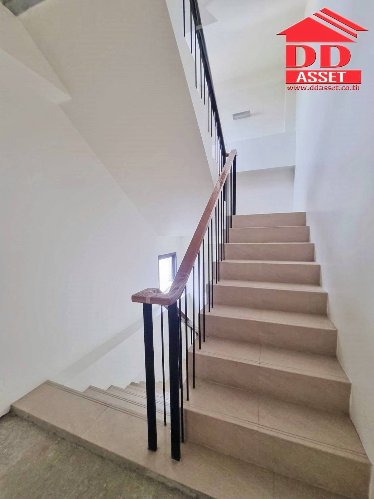 ขายโฮมออฟฟิศพระราม 9 เพชรบุรีตัดใหม่ RCA : For Sale The​ Element พระราม9​ โฮมออฟฟิศ 5 ชั้น มีลิฟต์​ ใกล้ The Nine พระราม 9 ใกล้แอร์พอร์ตลิ้ง​ สถานีหัวหมาก รหัส : H8153