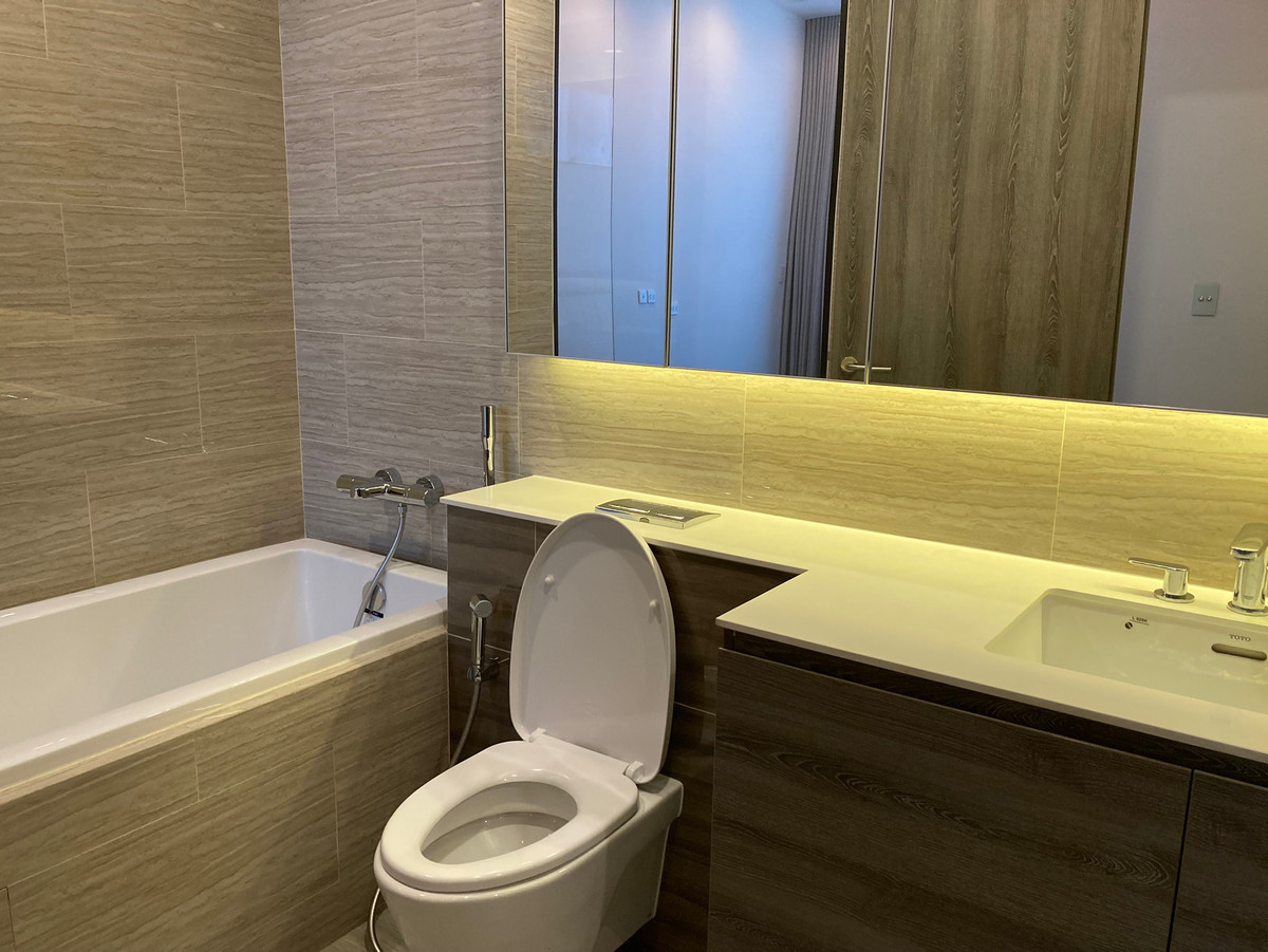 For RentCondoOnnut, Udomsuk : Condo for Rent Whizdom Essence Monthly 100,000 THB.