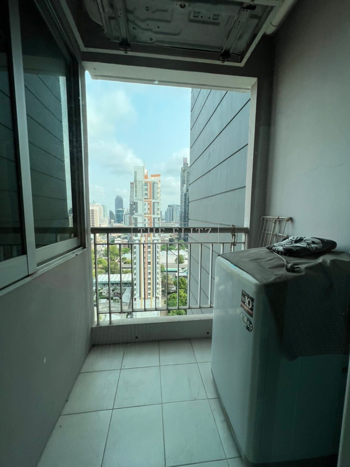 ให้เช่าคอนโดสาทร นราธิวาส : ✨ เป็นส่วนตัว ใจกลางเมือง Life @ Sathorn 10 ห้องสวย วิวเมืองสาทรพาโนรามา ลมเย็นสบาย ❤️