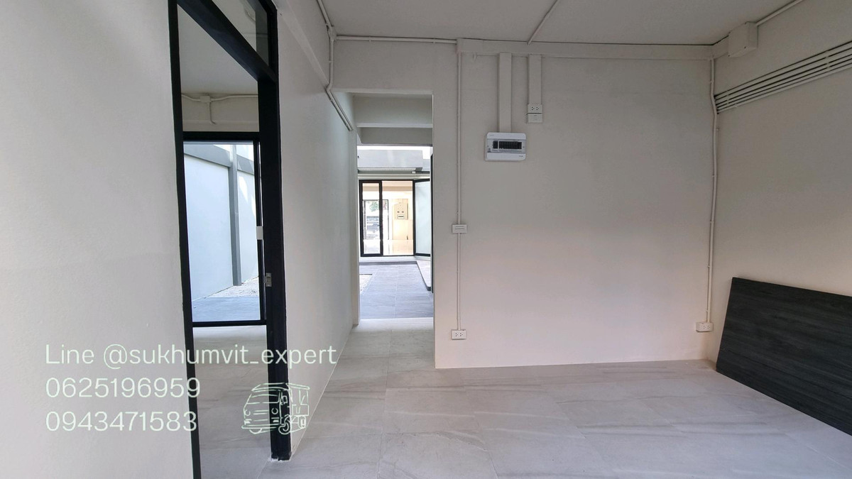 For RentRetail SpaceSukhumvit, Asoke, Thonglor : For Rent: Large Building, Total Area 300 sq.m., 2 BuildingsSuitable for showroom, studio, restaurant, office, and various types of businesses