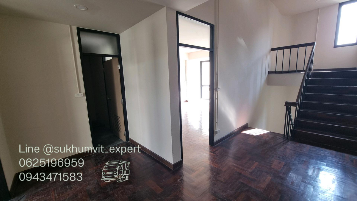 For RentRetail SpaceSukhumvit, Asoke, Thonglor : For Rent: Large Building, Total Area 300 sq.m., 2 BuildingsSuitable for showroom, studio, restaurant, office, and various types of businesses
