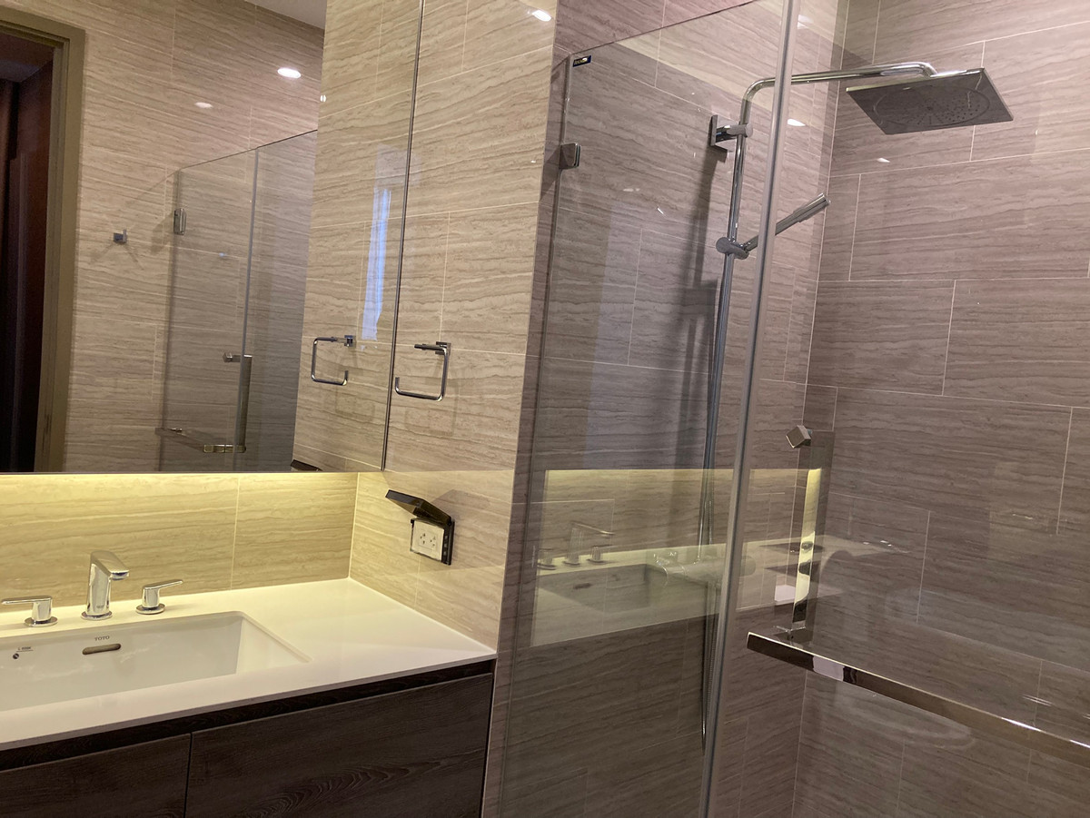 For RentCondoOnnut, Udomsuk : Condo for Rent Whizdom Essence Monthly 100,000 THB.