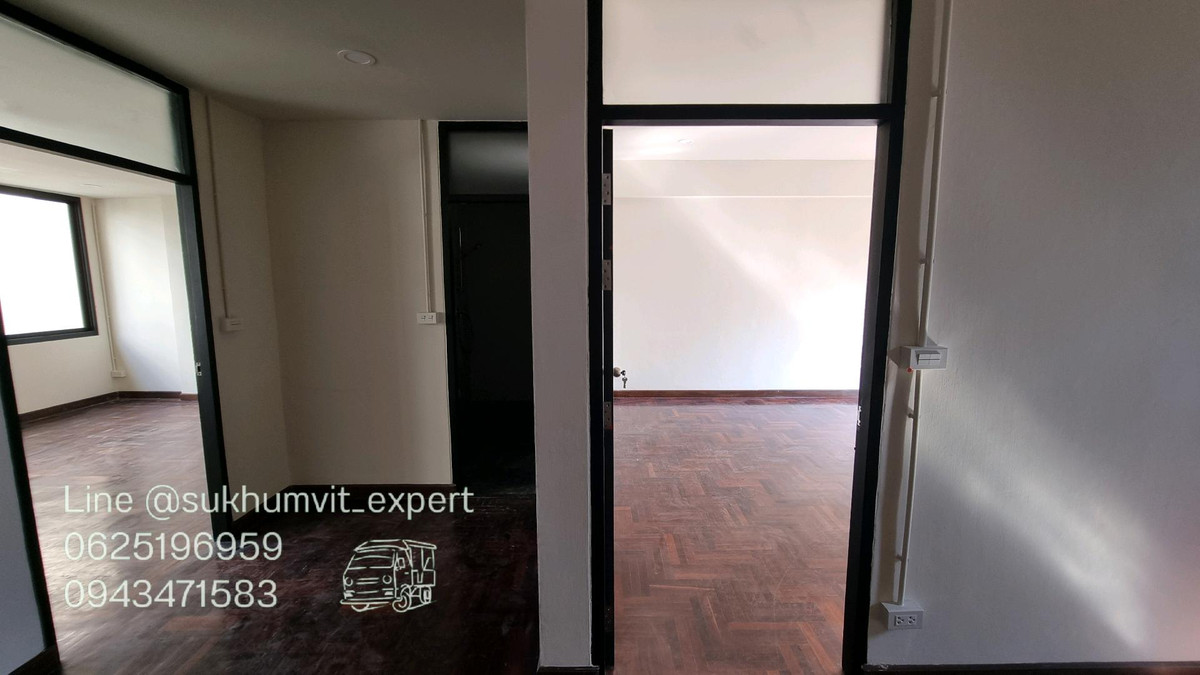 For RentRetail SpaceSukhumvit, Asoke, Thonglor : For Rent: Large Building, Total Area 300 sq.m., 2 BuildingsSuitable for showroom, studio, restaurant, office, and various types of businesses