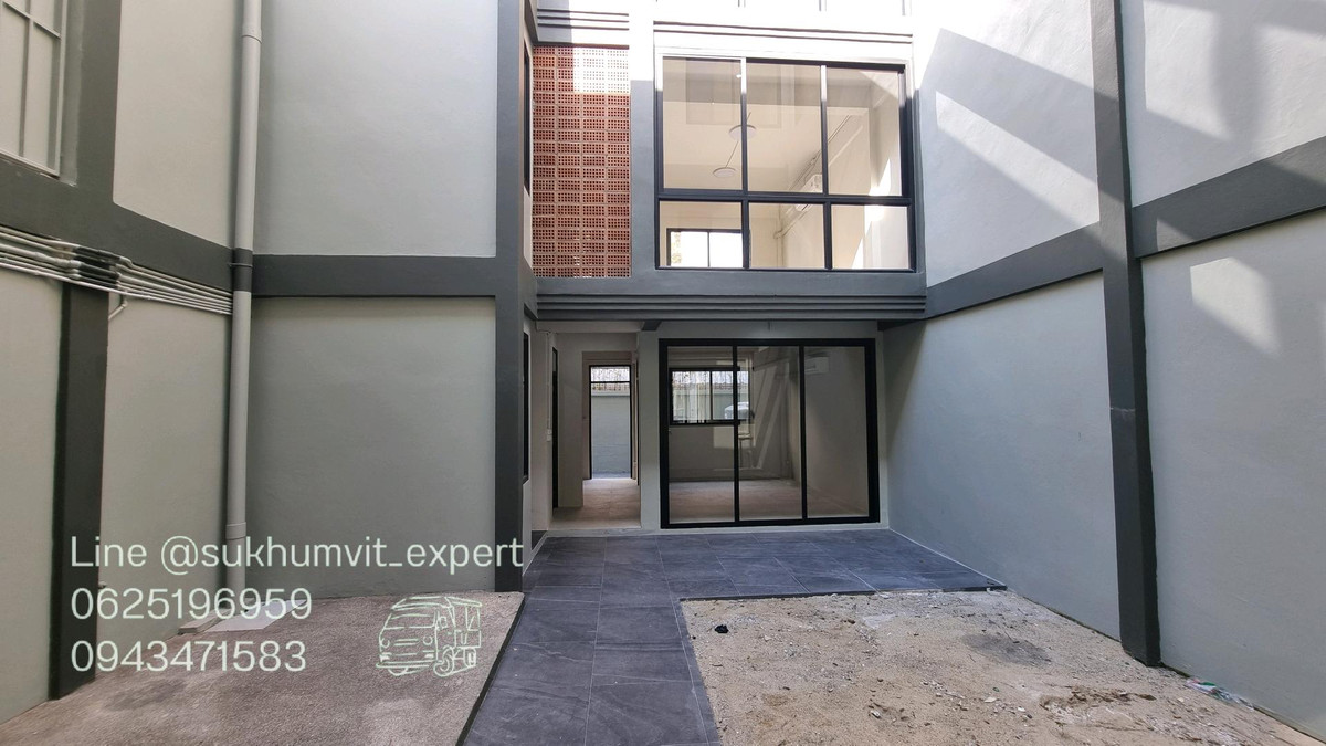 For RentHome OfficeSukhumvit, Asoke, Thonglor : For Rent: Large Building, Total Area 300 sq.m., 2 BuildingsSuitable for showroom, studio, restaurant, office, and various types of businesses