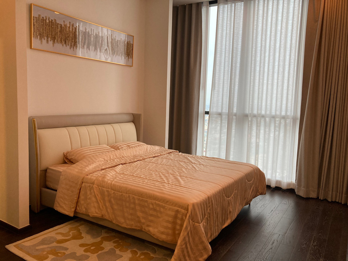 For RentCondoOnnut, Udomsuk : Condo for Rent Whizdom Essence Monthly 100,000 THB.