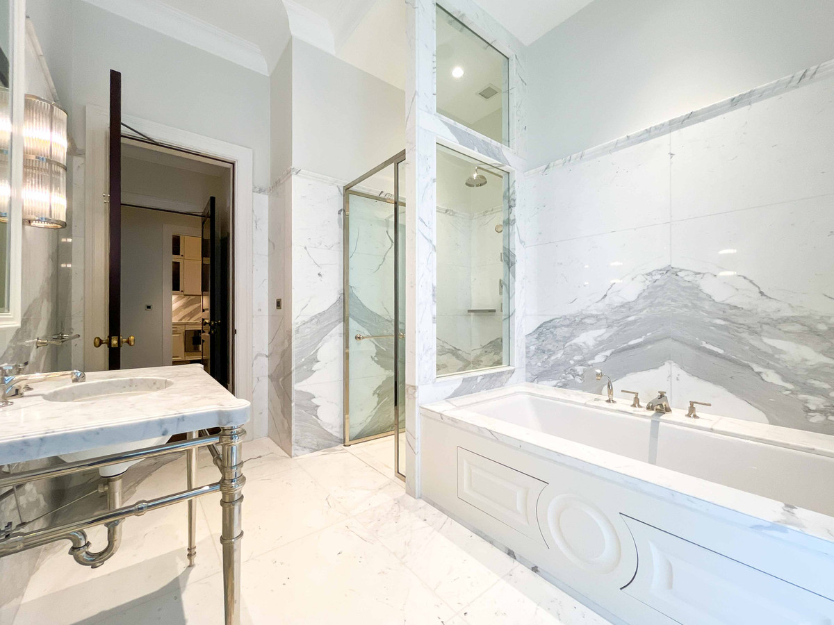 ให้เช่าคอนโดวิทยุ ชิดลม หลังสวน : Condo for Rent 98 Wireless Monthly 200,000 THB