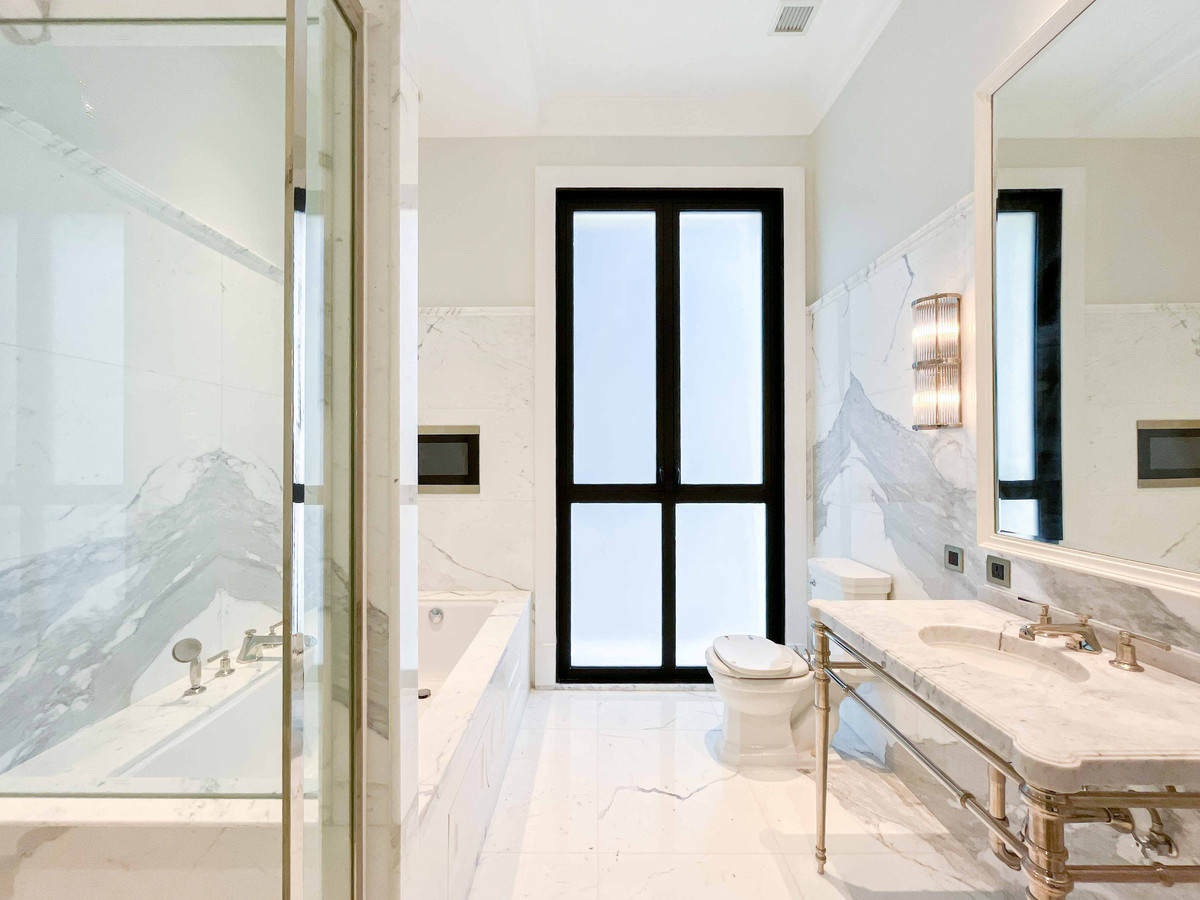 ให้เช่าคอนโดวิทยุ ชิดลม หลังสวน : Condo for Rent 98 Wireless Monthly 200,000 THB