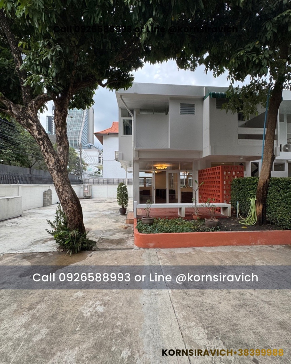 For RentRetail SpaceSukhumvit, Asoke, Thonglor : Rental space 100 square meters, Floor G @ Phrom Phong, Soi Sukhumvit, near BTS, luxury hotels, foreigners and EM DISTRICT.