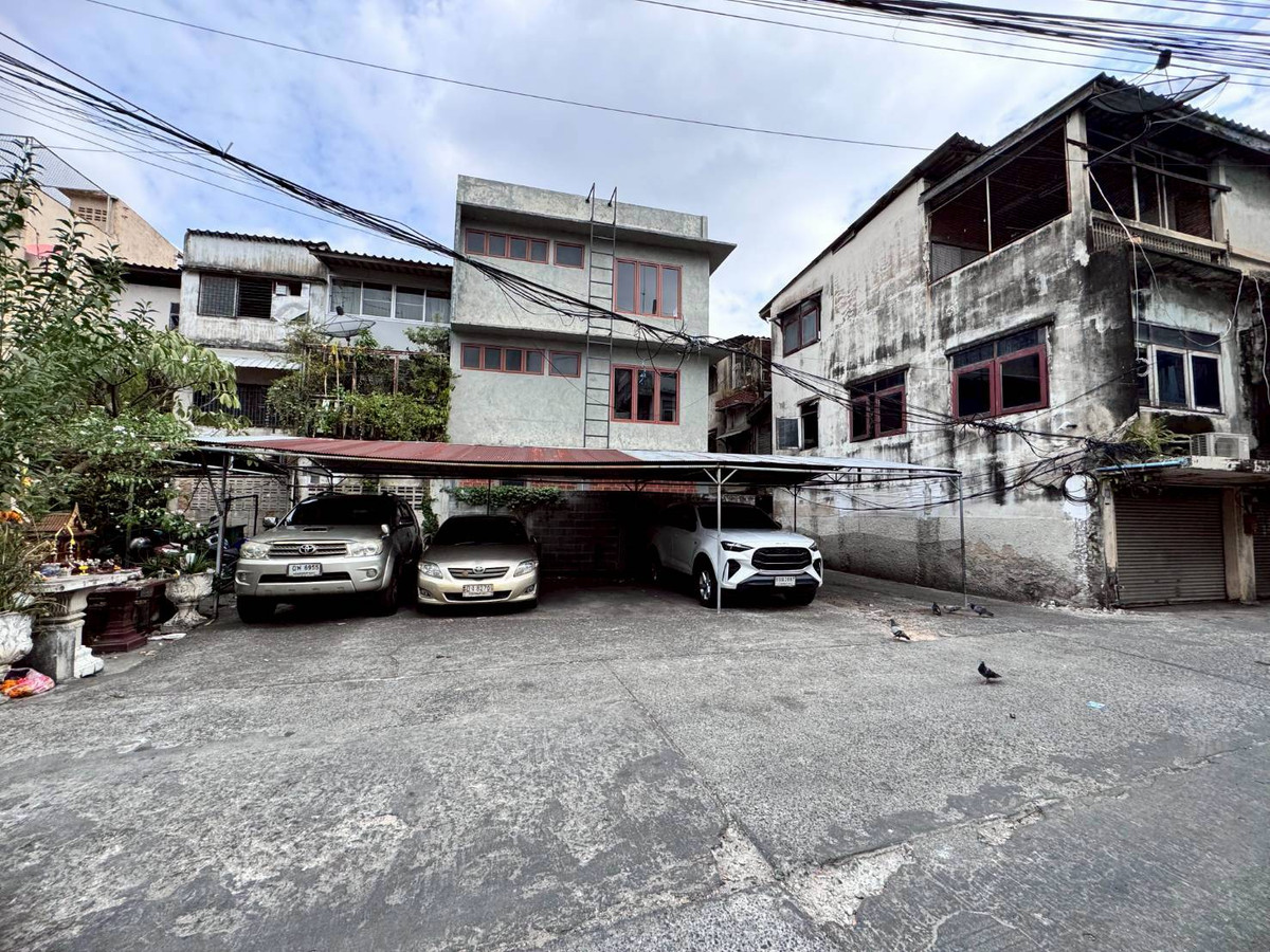 ขายอาคารพาณิชย์สุขุมวิท อโศก ทองหล่อ : ขายอาคารพาณิชย์ 3 ชั้น เหมาะลงทุน ทำเลดีใกล้ BTS พระโขนง (N.1948)