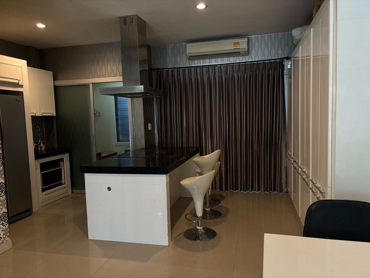 ให้เช่าทาวน์โฮมลาดกระบัง สุวรรณภูมิ : ให้เช่าทาวน์โฮม 3 ชั้น เออร์บาร์เนี่ยน urbanion บ้านสวยพร้อมอยู่ ใกล้ซีคอนสแควร์ (N.1949)