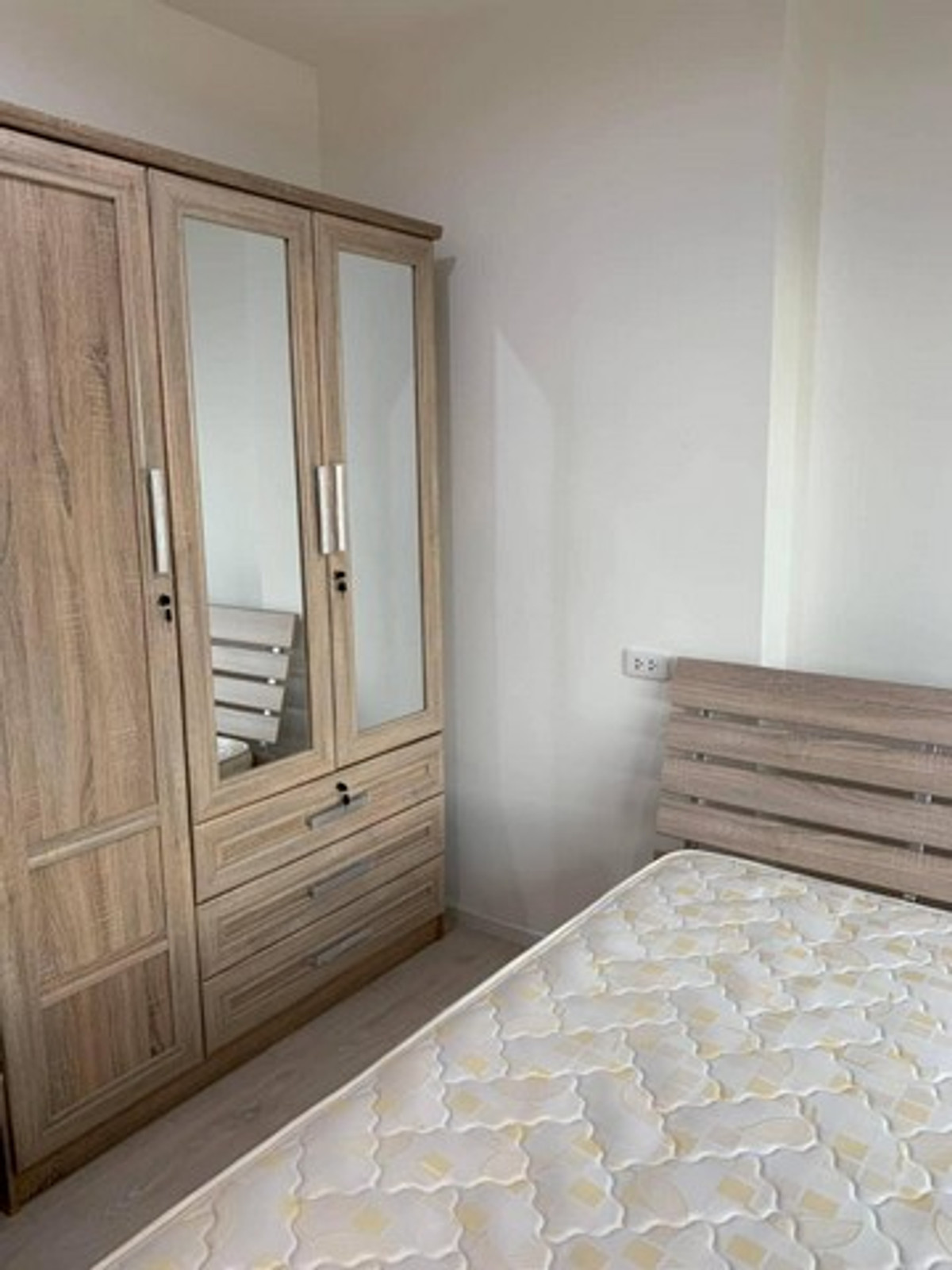 For RentCondoThaphra, Talat Phlu, Wutthakat : For rent: Aspire Sathorn-Thapra, 14th floor, size 30 sq m., fully furnished, next to BTS Talat Phlu.