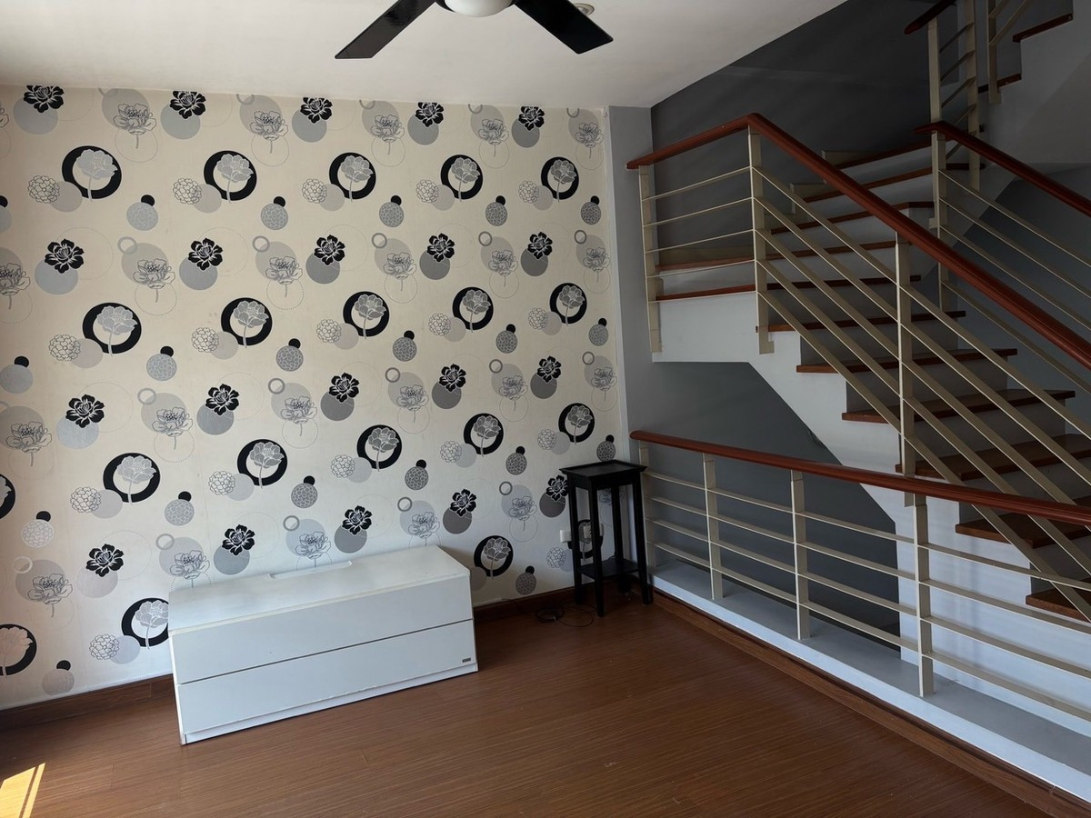 ให้เช่าทาวน์โฮมลาดกระบัง สุวรรณภูมิ : ให้เช่าทาวน์โฮม 3 ชั้น เออร์บาร์เนี่ยน urbanion บ้านสวยพร้อมอยู่ ใกล้ซีคอนสแควร์ (N.1949)