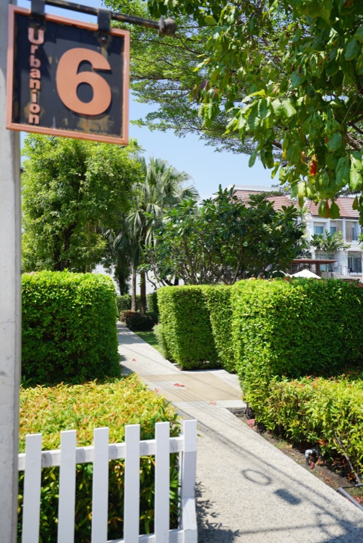 ให้เช่าทาวน์โฮมลาดกระบัง สุวรรณภูมิ : ให้เช่าทาวน์โฮม 3 ชั้น เออร์บาร์เนี่ยน urbanion บ้านสวยพร้อมอยู่ ใกล้ซีคอนสแควร์ (N.1949)