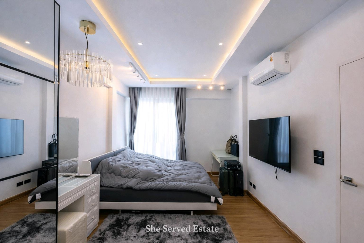 For RentChaengwatana, Muangthong : 🔸Baan Klang Muang THE EDITION Prachachuen-Ngamwongwan🔸Land 60 sq m. • Usable area 160 sq m.• 2 bedrooms, 3 bathrooms • Parking for 2 cars