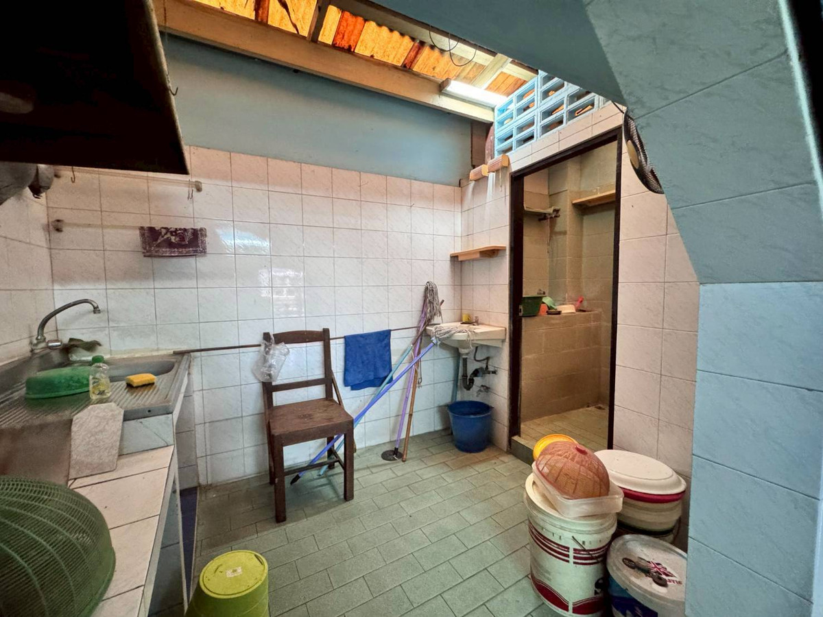 ขายอาคารพาณิชย์สุขุมวิท อโศก ทองหล่อ : ขายอาคารพาณิชย์ 3 ชั้น เหมาะลงทุน ทำเลดีใกล้ BTS พระโขนง (N.1948)