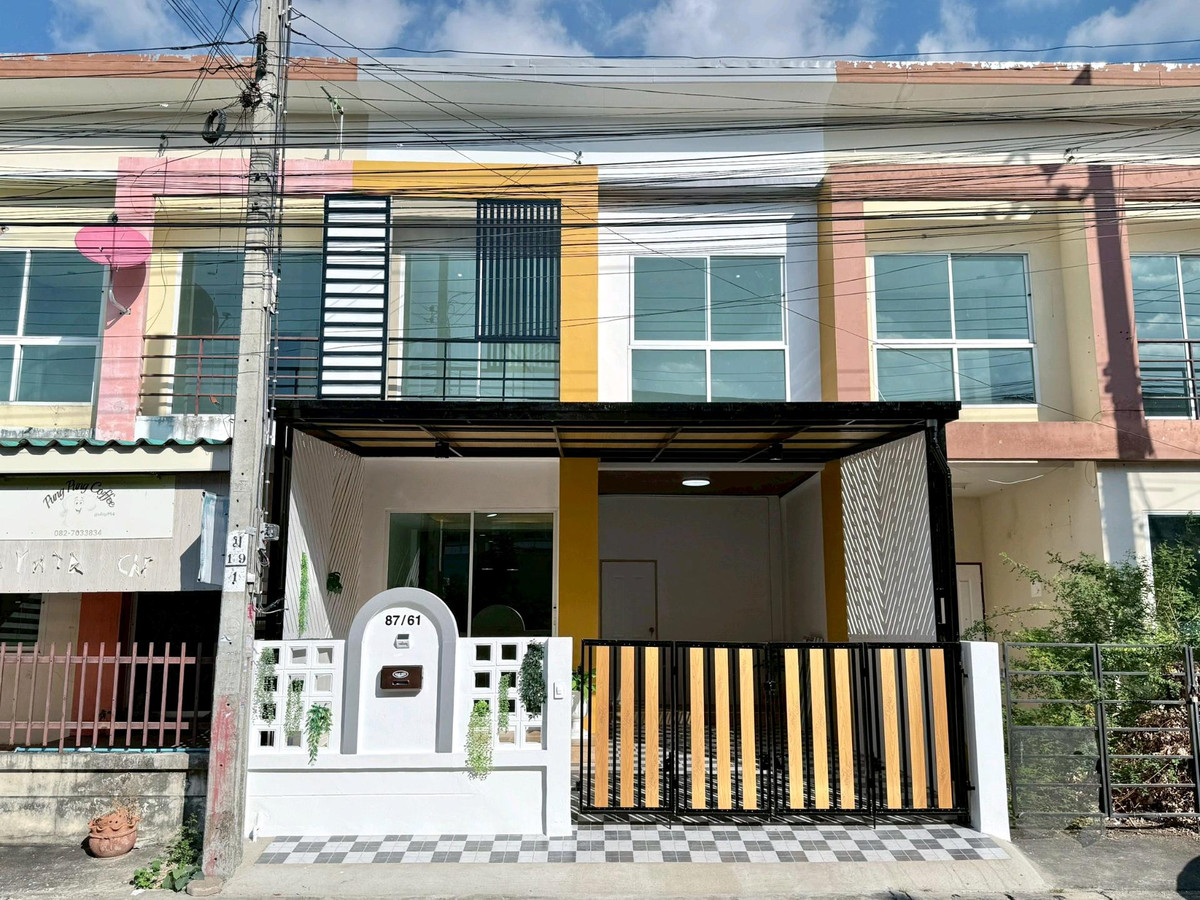 ขายทาวน์โฮมมีนบุรี-ร่มเกล้า : ขายทาวน์เฮ้าส์ 2 ชั้น หมู่บ้านเพ็ญศิริ 4 เลียบวารี 25/1 ห้างสรรพสินค้าบิ๊กซี แม็คโคร โลตัส ตลาดหนองจอก สวนสาธารณะหนองจอก รีโนเวทแล้วพร้อมอยู่