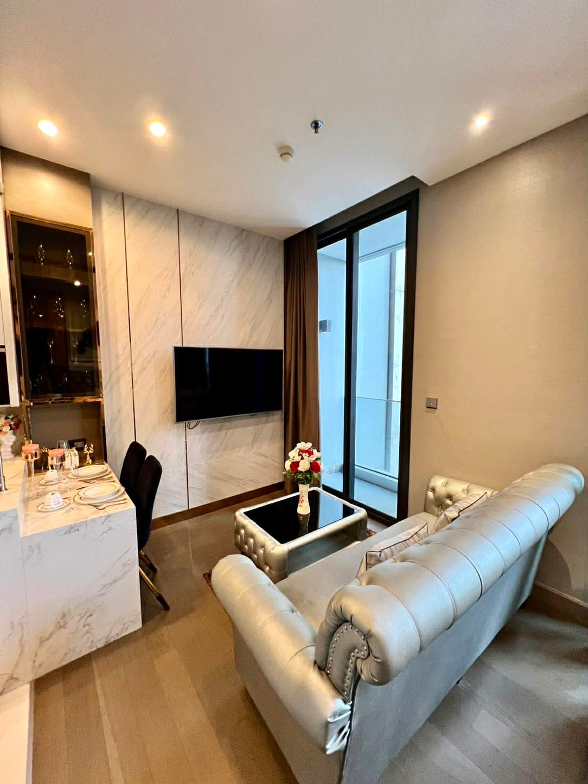 For RentCondoRama9, Petchburi, RCA : 🔥 For rent THE ESSE at SINGHA COMPLEX 🔥 📍 Next to MRT Phetchaburi 🚆 Convenient travel