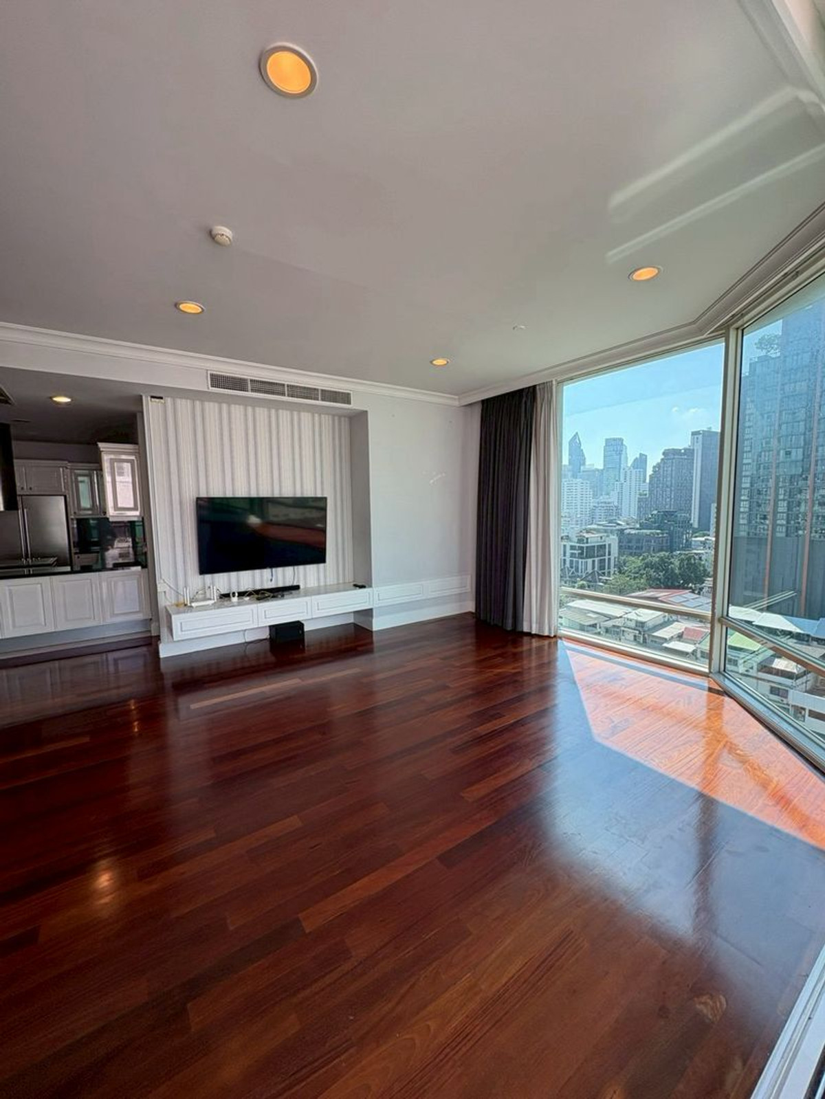 ขายคอนโดสุขุมวิท อโศก ทองหล่อ : ✨ Royce Private Residences | 3 ห้องนอน 178 ตร.ม. ชั้นสูง | ราคา 38 ล้าน ✨