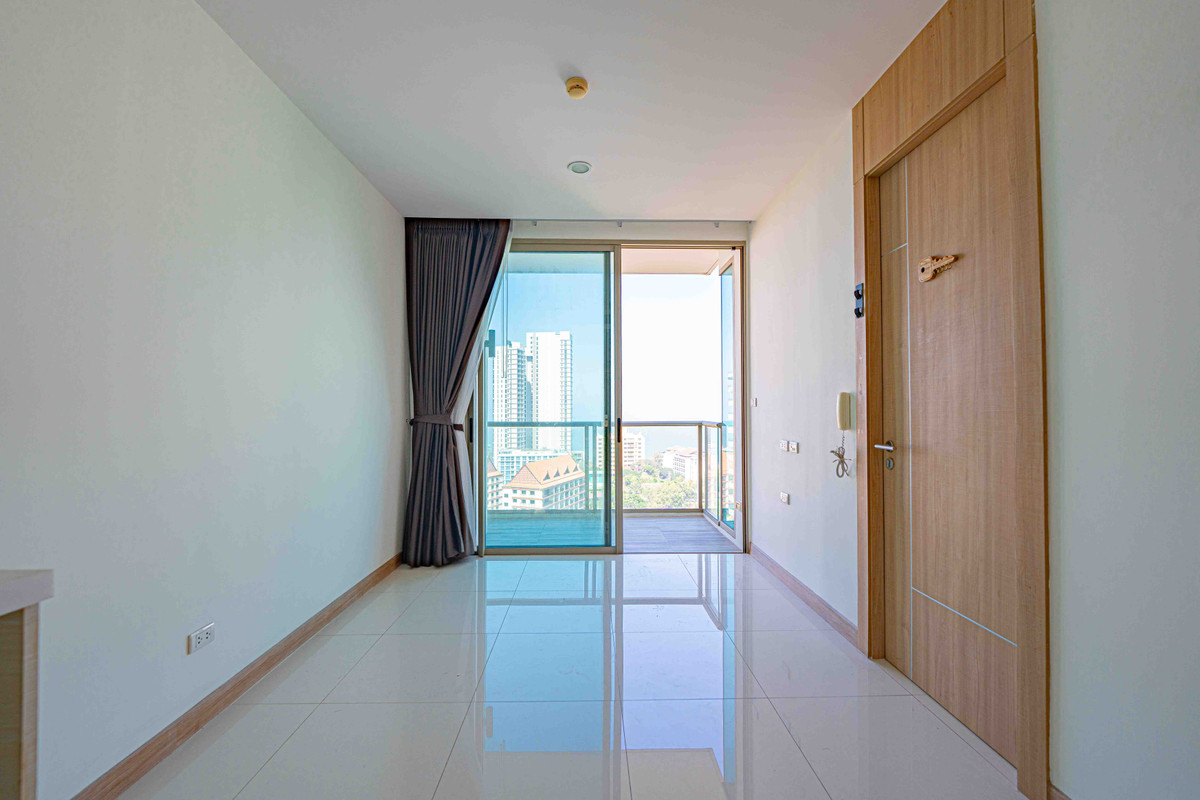For SaleCondoPattaya, Bangsaen, Chonburi : For sale Condo riviera wongamat beach front pattaya (S03-2212) 