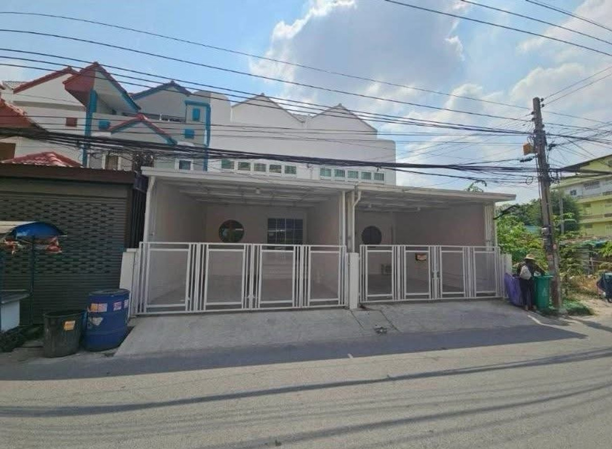 ให้เช่าทาวน์โฮมนวมินทร์ รามอินทรา : 🏡 ให้เช่าบ้านรีโนเวทใหม่ สไตล์มินิมอล 4 ห้องนอน 3 ห้องน้ำ ใกล้ BTS พหลโยธิน 69 ทำเลหายาก เดินถึงรถไฟฟ้า เหมาะอยู่อาศัยหรือโฮมออฟฟิศ
💰 ค่าเช่าเพียง 30,000 บาท/เดือน