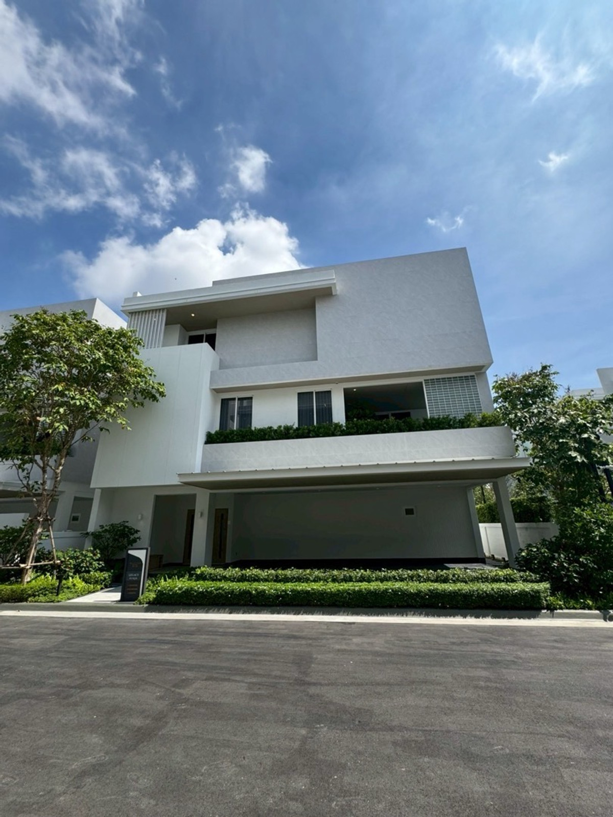 For SaleHouseOnnut, Udomsuk : 📢🔥 Urgent Sale! Luxury 3-Storey Detached House with Private Lift & Swimming Pool | BAAN 365 Sukhumvit 77 | Near BTS On Nut