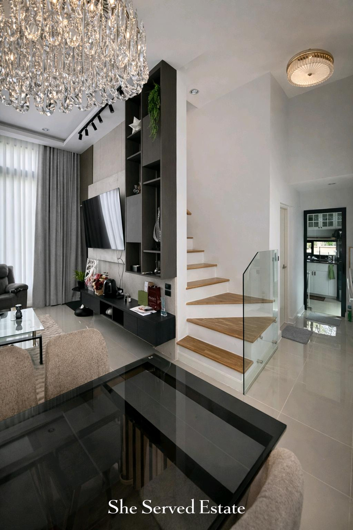 For RentChaengwatana, Muangthong : 🔸Baan Klang Muang THE EDITION Prachachuen-Ngamwongwan🔸Land 60 sq m. • Usable area 160 sq m.• 2 bedrooms, 3 bathrooms • Parking for 2 cars