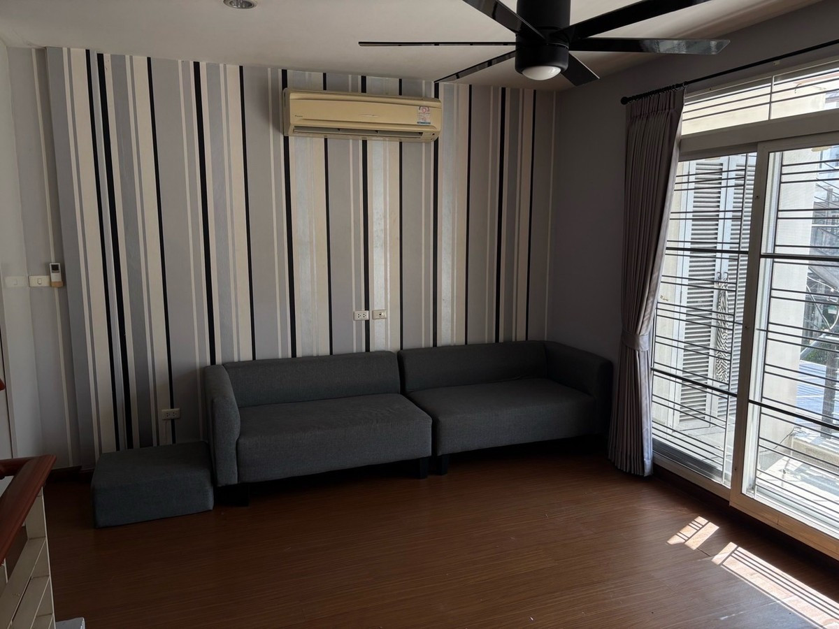 ให้เช่าทาวน์โฮมลาดกระบัง สุวรรณภูมิ : ให้เช่าทาวน์โฮม 3 ชั้น เออร์บาร์เนี่ยน urbanion บ้านสวยพร้อมอยู่ ใกล้ซีคอนสแควร์ (N.1949)