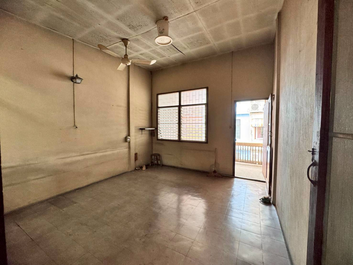 ขายอาคารพาณิชย์สุขุมวิท อโศก ทองหล่อ : ขายอาคารพาณิชย์ 3 ชั้น เหมาะลงทุน ทำเลดีใกล้ BTS พระโขนง (N.1948)