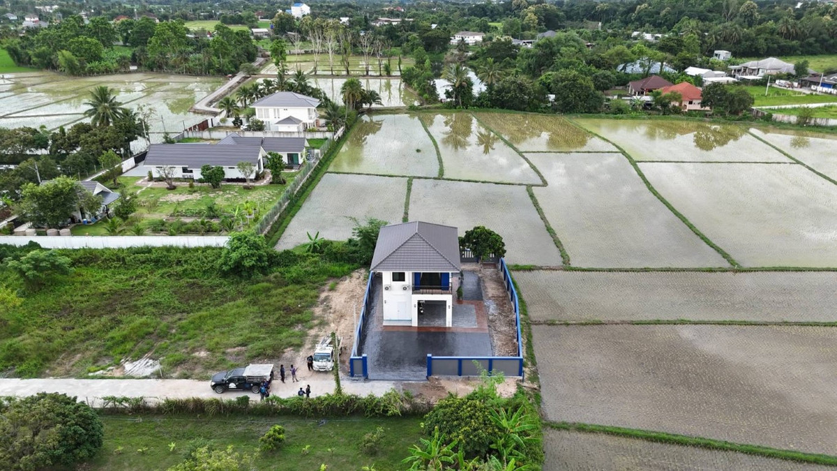 For SaleHouseChiang Mai : Selling very cheap!! 2-story detached house, beautifully decorated, fully furnished, beautiful view, good location, San Sai District, Chiang Mai, near Ruamchok Mall, Central.