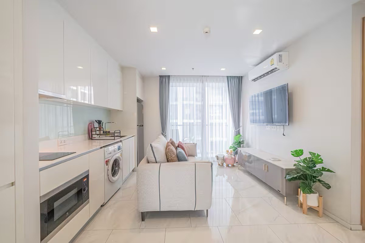 For SaleCondoNana, North Nana,Sukhumvit13, Soi Nana : 🔥The owner is in a hurry to sell. Cut the burden🔥This deal is no longer available on the market. ‼️Only for Thai customers‼️Hyde Sukhumvit 11 condo in the heart of the city.