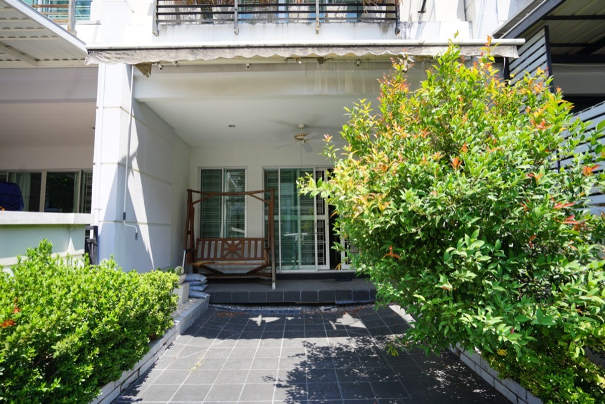 ให้เช่าทาวน์โฮมลาดกระบัง สุวรรณภูมิ : ให้เช่าทาวน์โฮม 3 ชั้น เออร์บาร์เนี่ยน urbanion บ้านสวยพร้อมอยู่ ใกล้ซีคอนสแควร์ (N.1949)