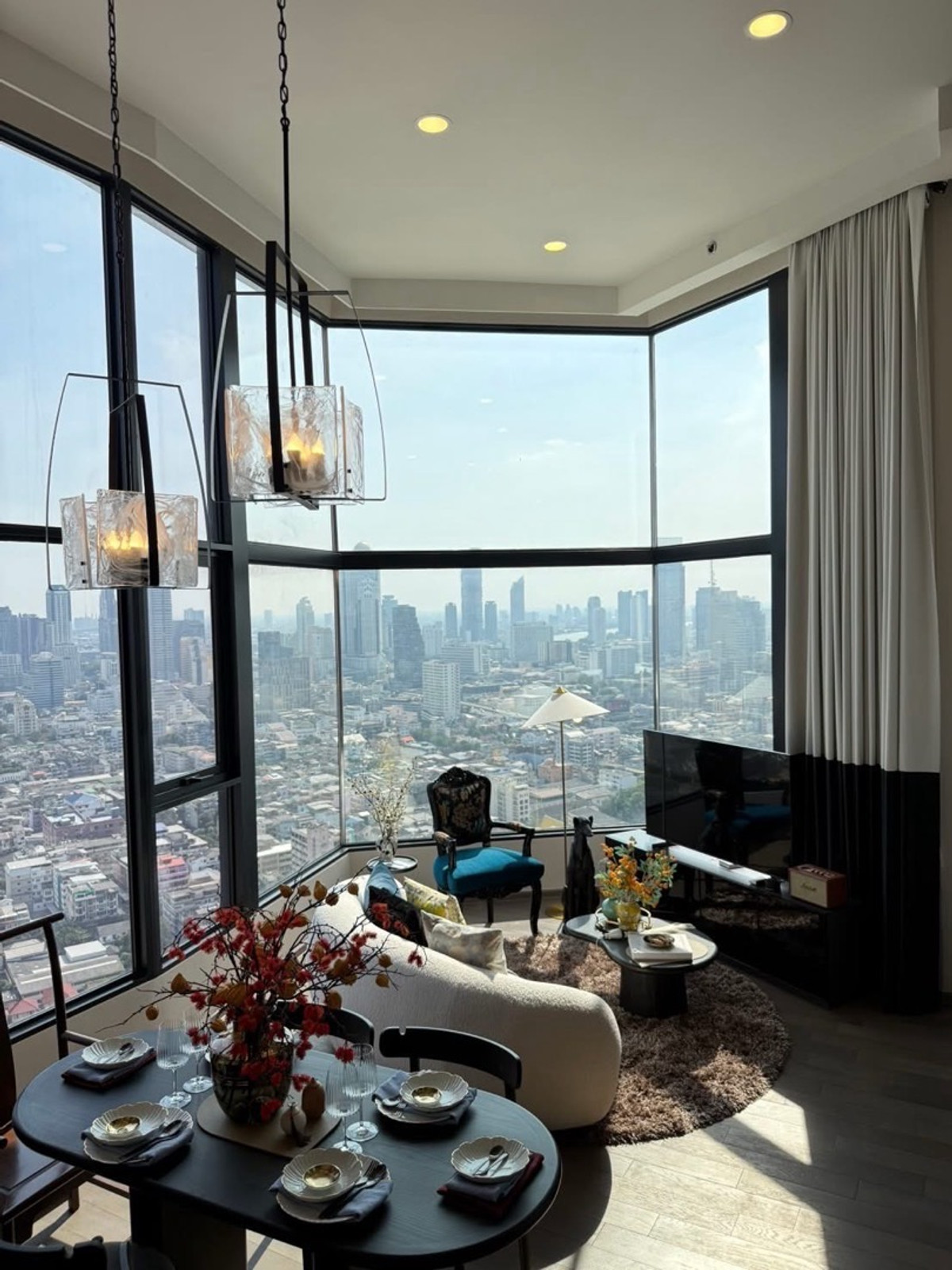 ขายคอนโดสยาม จุฬา สามย่าน : 🔥 Rare Item! ทั้งตึกมีห้องเดียว ห้องมุมแต่งครบ วิวโค้งเจ้าพระยา ราคาปิดโครงการ 🔥
