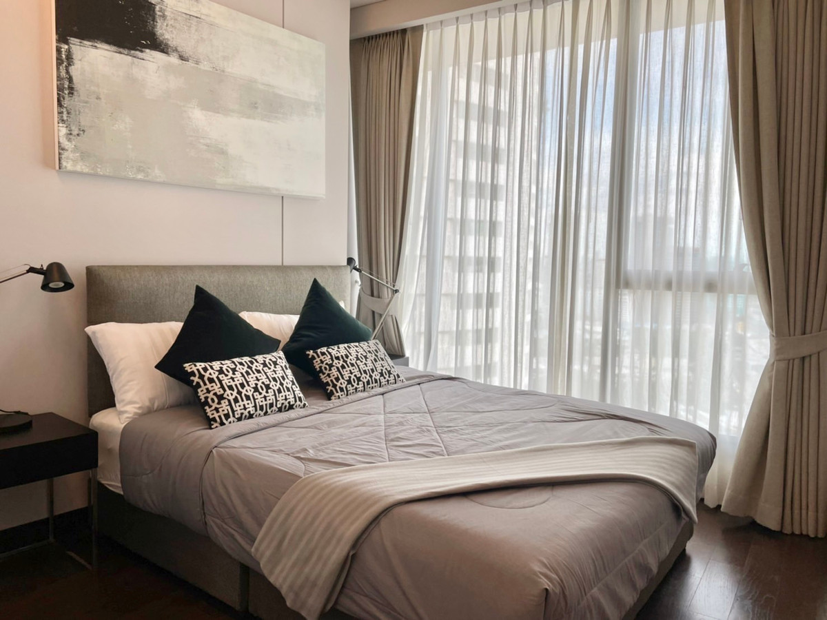 For RentCondoSukhumvit, Asoke, Thonglor : For rent The Lumpini 24, beautiful room, decorated in modern style, high floor, city view, very good price.