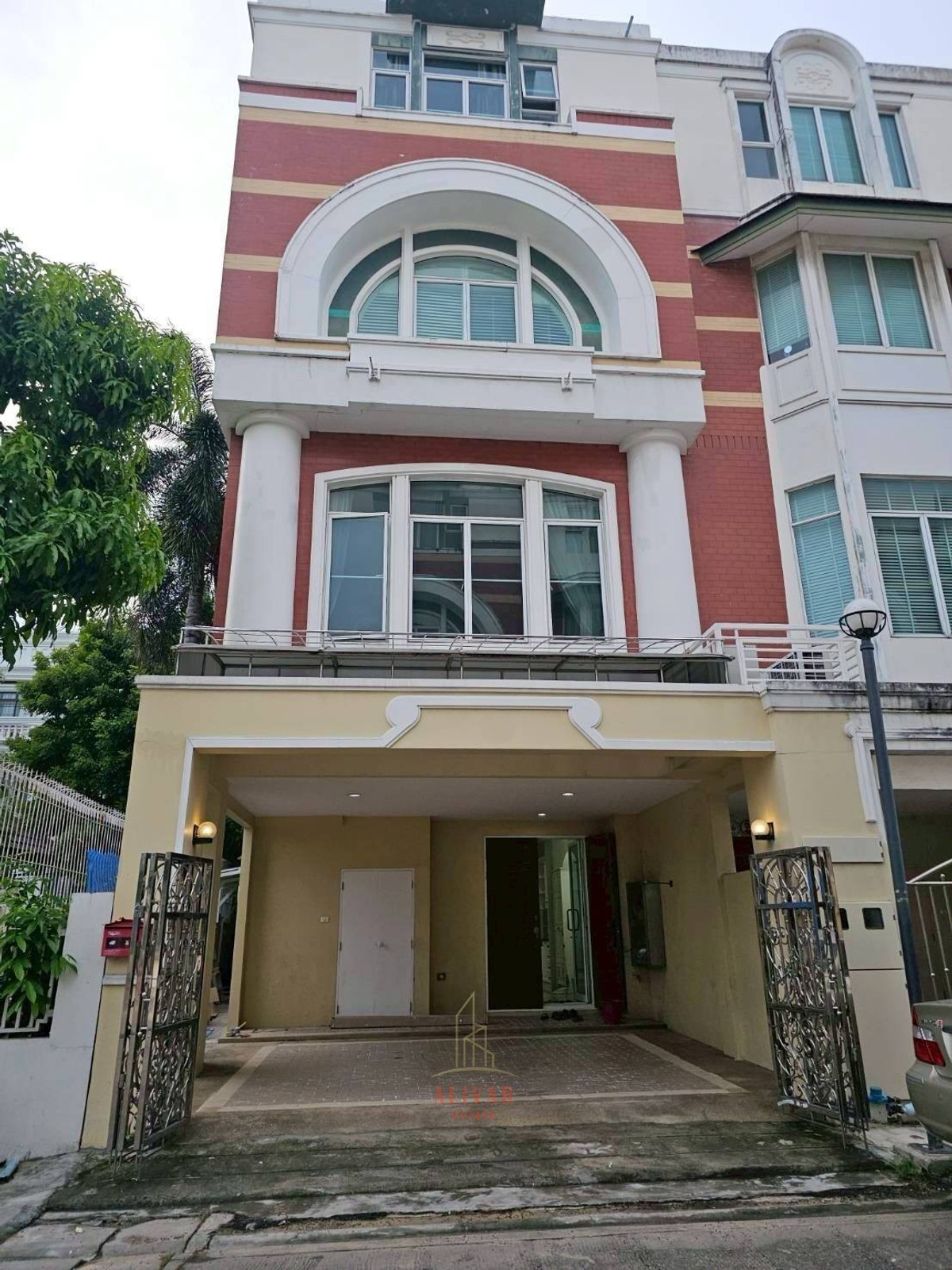 ให้เช่าทาวน์โฮมอ่อนนุช อุดมสุข : RH121725 ให้เช่า ทาวน์โฮม 4ชั้น หลังมุม 4 ห้องนอน at อุดมสุข 39 ติดสวน ใกล้ BTS อุดมสุข