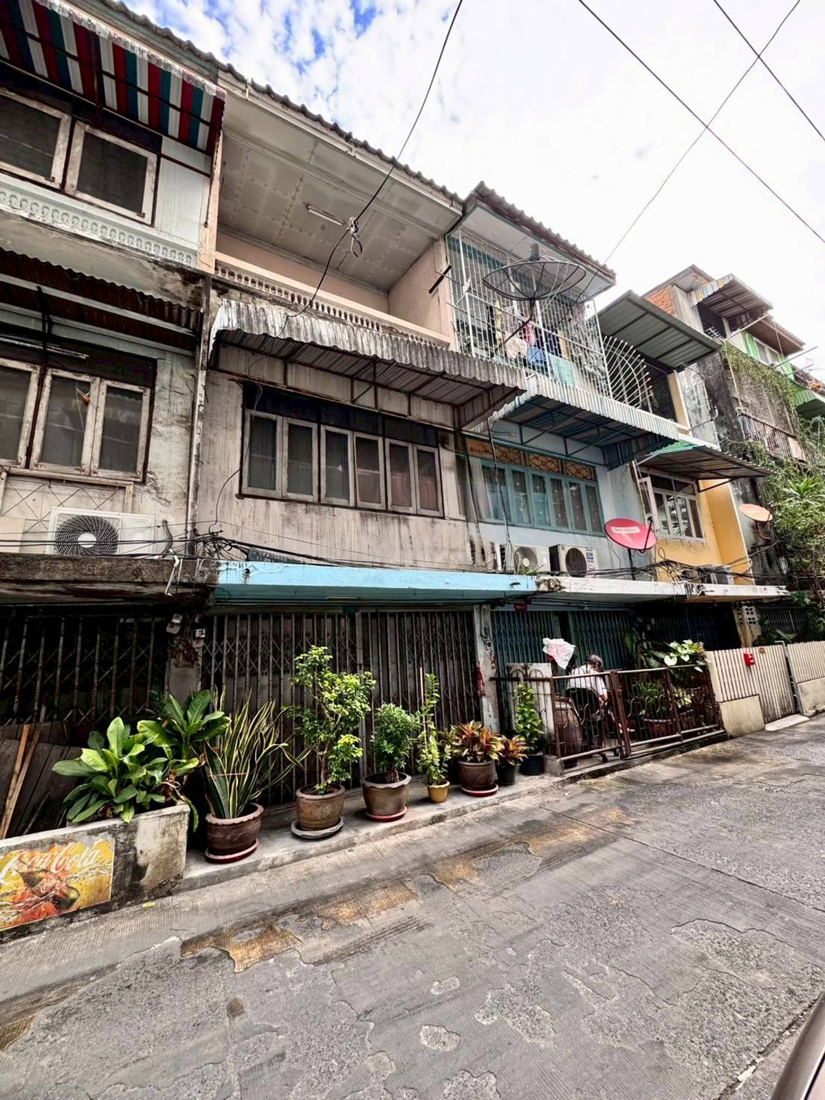 For RentTownhomeSukhumvit, Asoke, Thonglor : 3-story commercial building for sale, suitable for investment, good location near BTS Phra Khanong (N.1948)
