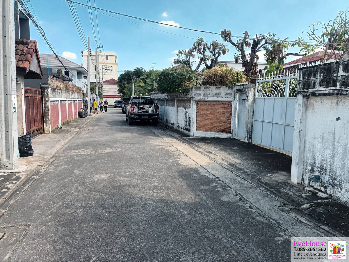 ขายบ้านสุขุมวิท อโศก ทองหล่อ :  ขายบ้าน ซ.สุขุมวิท 71 ซ.ปรีดีพนมยงค์ 26 ( ซ.พัฒนเวศม์ ) ขนาด 181 ตารางวา ที่ดินรูปสี่เหลี่ยมผืนผ้าสวย หน้ากว้างติดถนน 21 เมตร ลึก 34 เมตรราคาขาย 35,000,000 บาท เฉลี่ยตารางวาละ 193,370 บาท