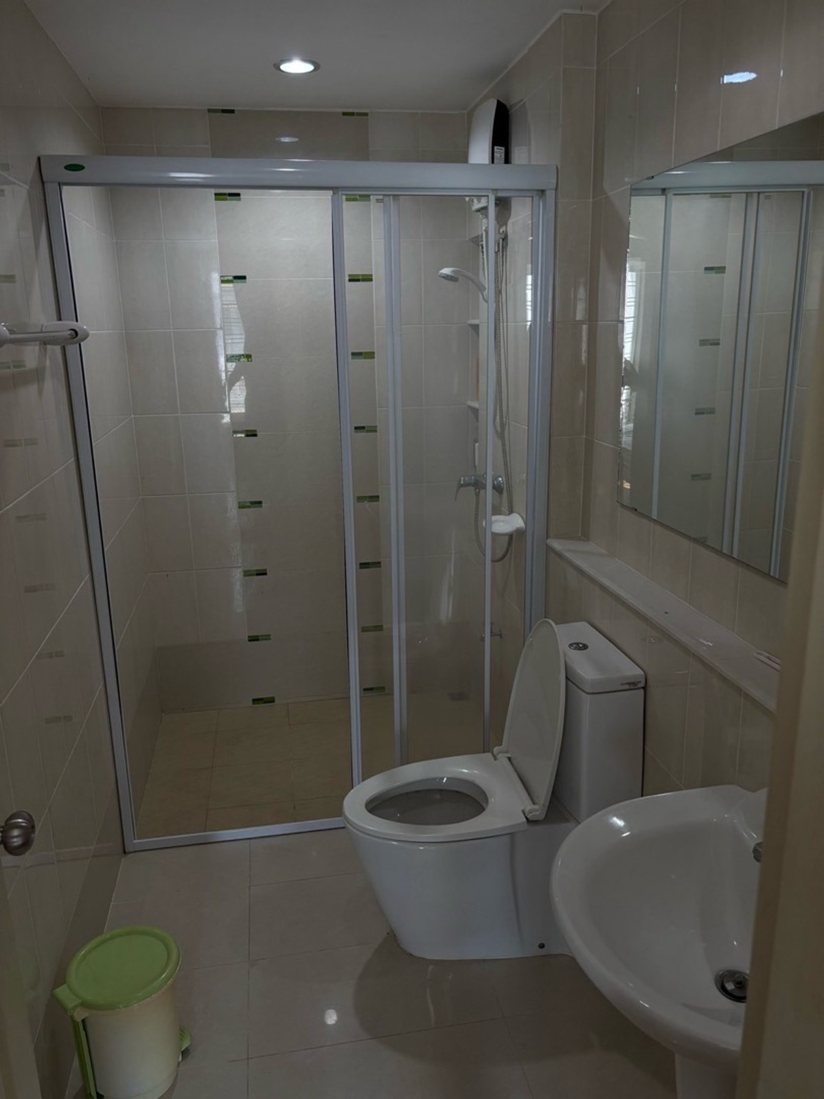 ให้เช่าทาวน์โฮมลาดกระบัง สุวรรณภูมิ : ให้เช่าทาวน์โฮม 3 ชั้น เออร์บาร์เนี่ยน urbanion บ้านสวยพร้อมอยู่ ใกล้ซีคอนสแควร์ (N.1949)