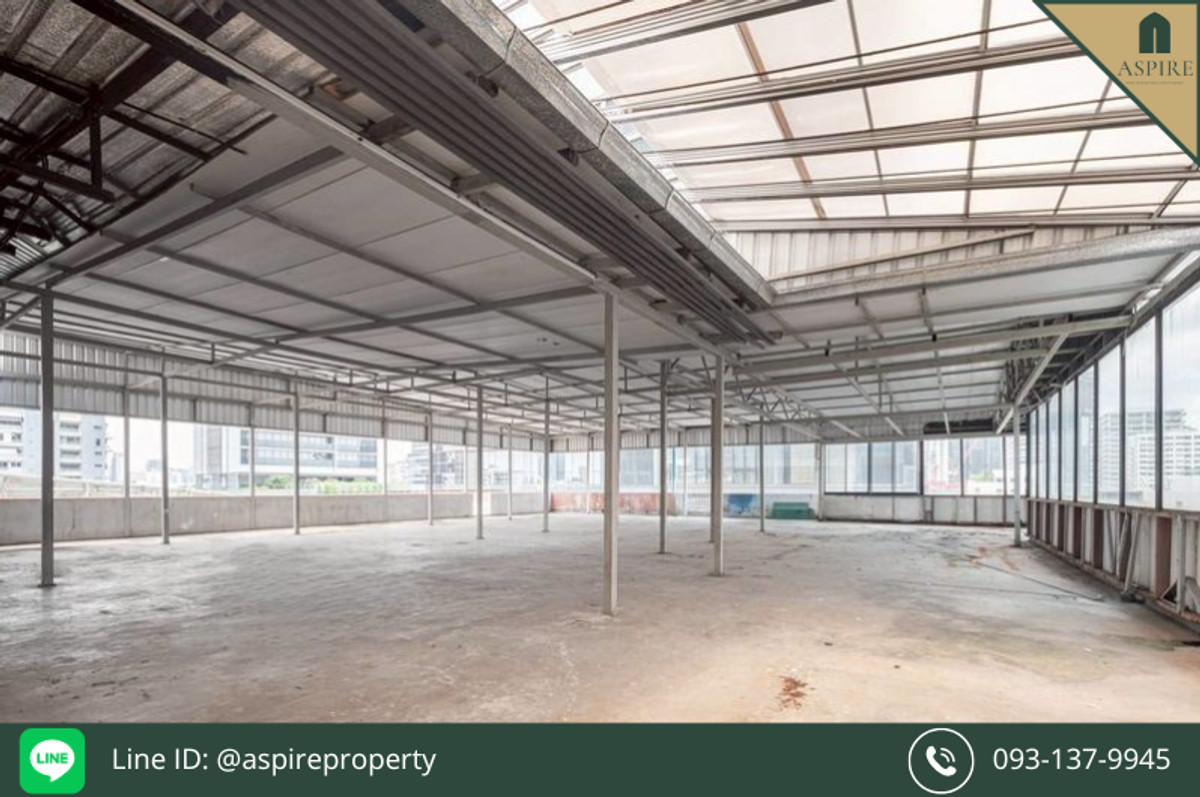 ให้เช่าสำนักงานสุขุมวิท อโศก ทองหล่อ : [ให้เช่า] พื้นที่ดาดฟ้า ที่ บลูชิพส์ ทองหล่อ