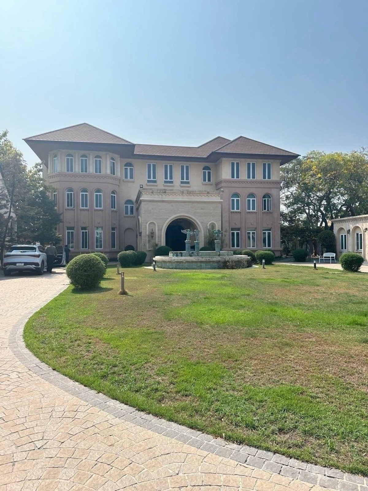 ขายบ้านมีนบุรี-ร่มเกล้า : 🏰 ขายคฤหาสน์หรู รามคำแหง ที่ดินกว่า 2 ไร่ ใกล้รถไฟฟ้าสถานีราษฎร์พัฒนา
เหมาะอยู่อาศัย | โฮมออฟฟิศ | สินทรัพย์เพื่อการลงทุนระยะยาว