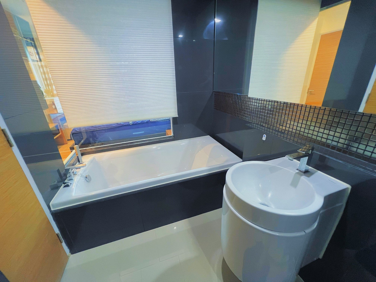 For RentCondoOnnut, Udomsuk : Condo Rhythm Sukhumvit 50, convenient travel, near BTS, there is a shuttle, beautiful room, fully furnished, ready to move in!!