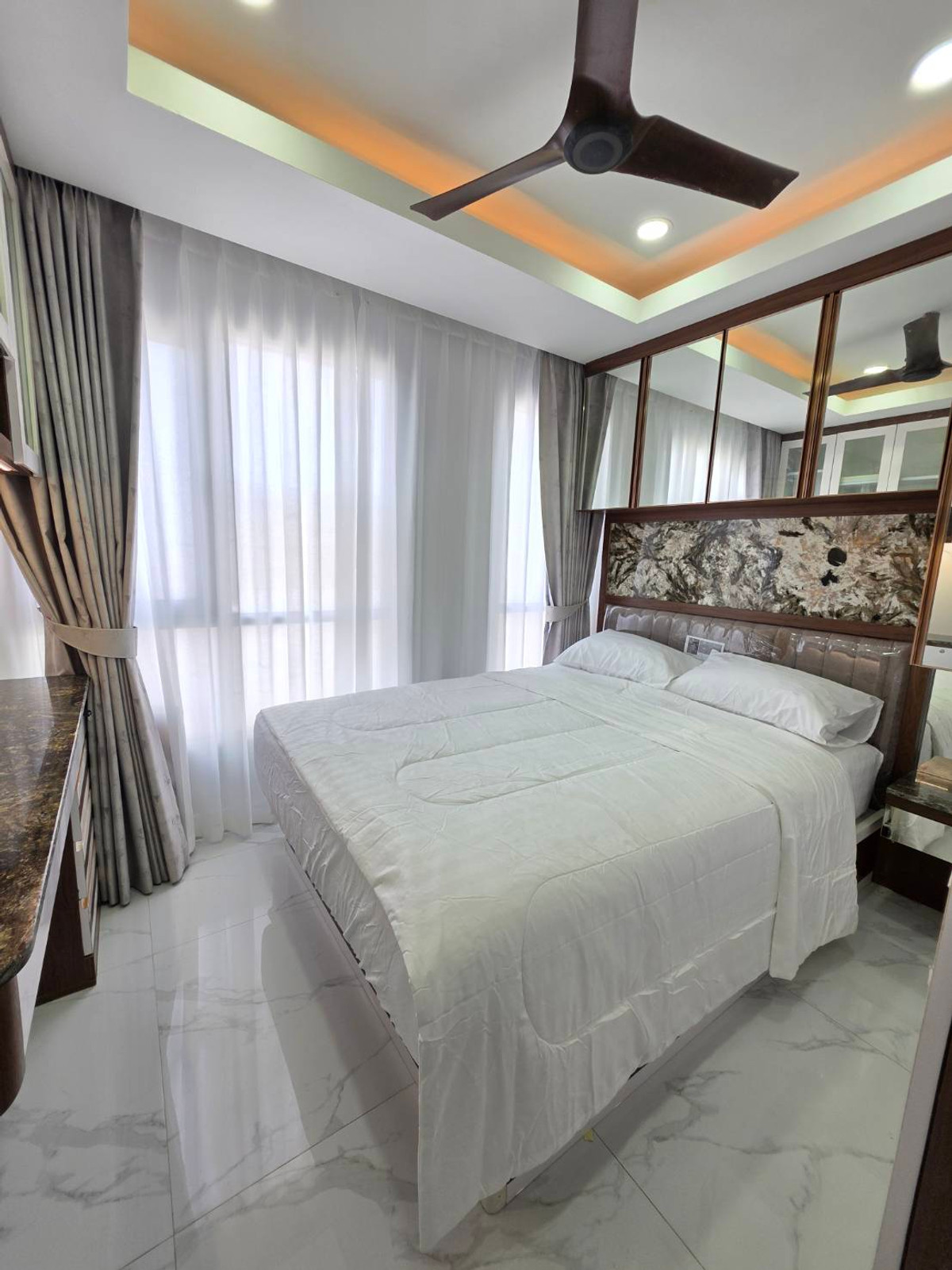 For RentCondoRama3 (Riverside),Satupadit : Renovate a new room  City view and Chao Phraya River view. Watching the fireworks in New Year is very beautiful, close to Central Rama 3, only 450 meters.