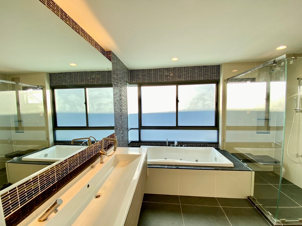 For RentHousePattanakan, Srinakarin : For Rent | Ultra-Luxury Detached Home at Setthasiri Krungthep Kreetha (corner unit) Largest House Type | Fully Furnished | Pet Friendly | Near Brighton College Bangkok