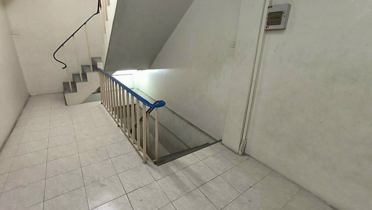 For SaleShop HouseEakachai, Bang Bon : For sale: 4-story commercial building, 3 adjacent units, 57.80 sq m., Soi Kamnan Maen 13, Intersection 31, Bang Bon Subdistrict, Bang Khun Thian District, Bangkok, price 28,000,000 baht.